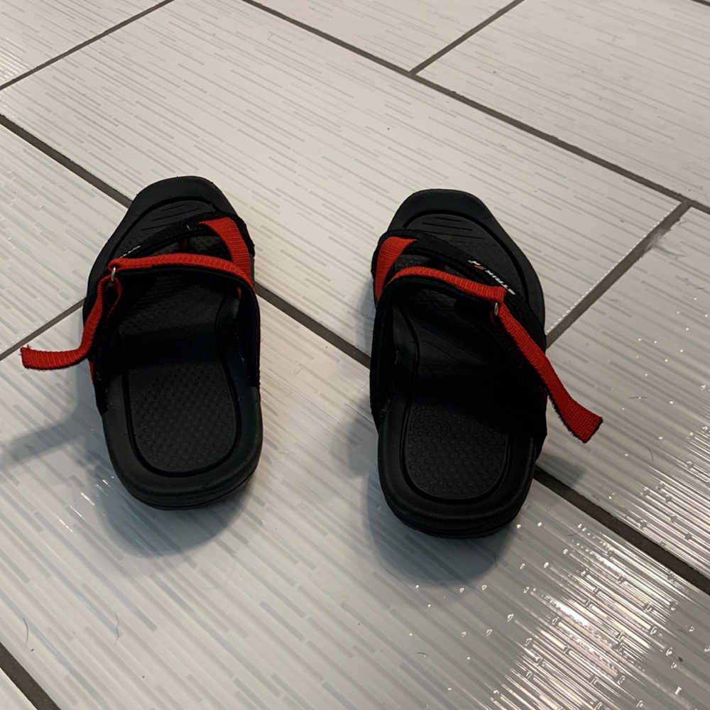 Strike R Sandals - Picture 4 of 8